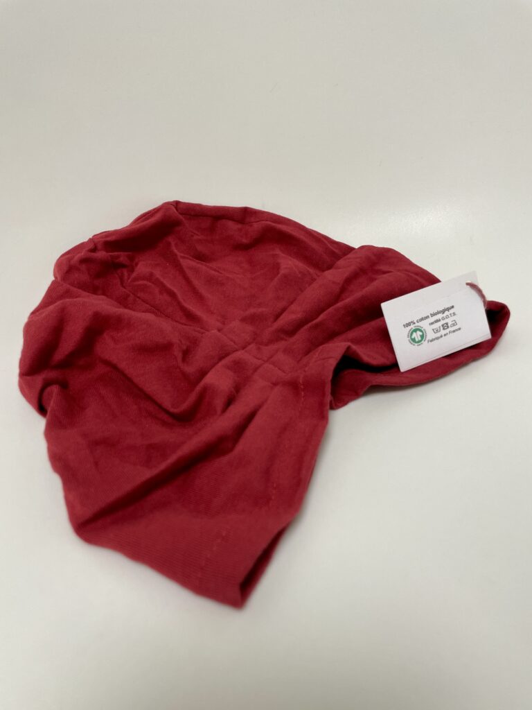 Bonnet à plis rouge